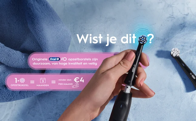 Image 4-oralb-rich - A hand holding an electric toothbrush with a round brush head against a textured background, featuring the text Wist je dit? and information about Oral-B iO toothbrush heads stating they are durable, high quality and safe, along with a comparison showing that one brush head lasts three months for less than four euros a month.