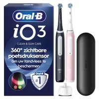 Oral-B iO3 elektrische tandenborstels in zwart en roze, met verpakking die de 360° zichtbare poetsdruksensor benadrukt.