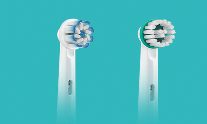 Oral-B opzetborstels: Gentle Care en Kids op turquoise achtergrond